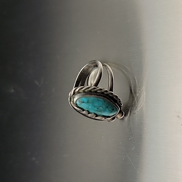 5g Vtg Native American Old Pawn Turquoise And Sterling Silver Size 7 Ladies Ring - Picture 2 of 16